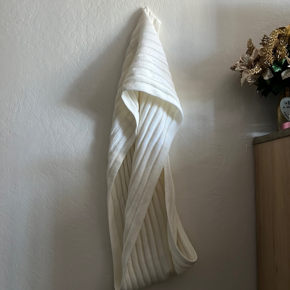 Hollister infinity scarf